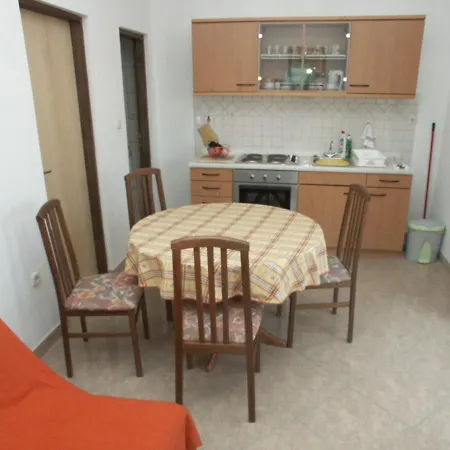 873b Apartment *