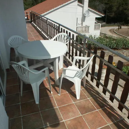 873b Apartment *